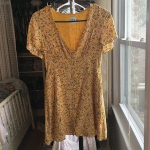 Princess Polly Floral Yellow Dress NWOT (POCKETS!)